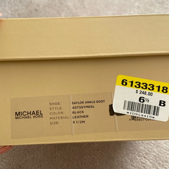 Michael Kors Chelsea Boots - Picture 2 of 5